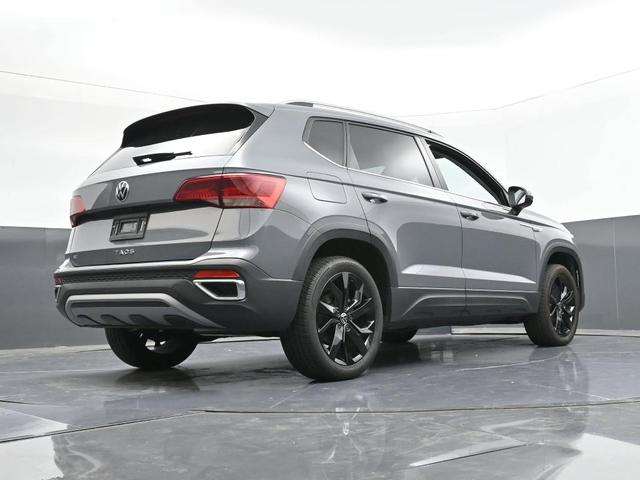 Photo of 2024 Gray Volkswagen Taos