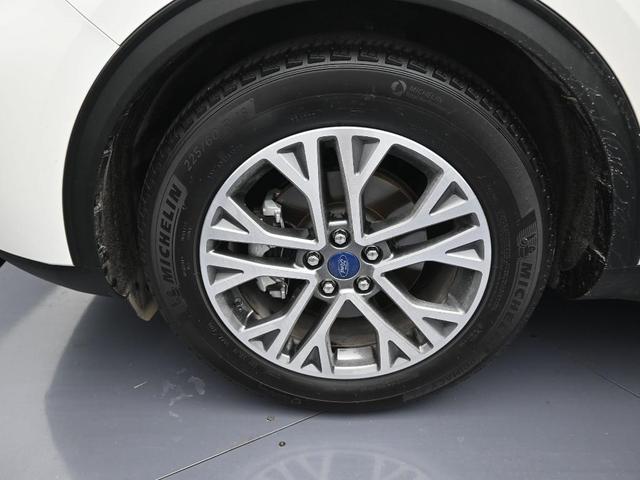 Photo of 2022 Star White Ford Escape