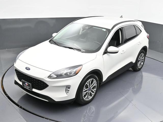 Photo of 2022 Star White Ford Escape