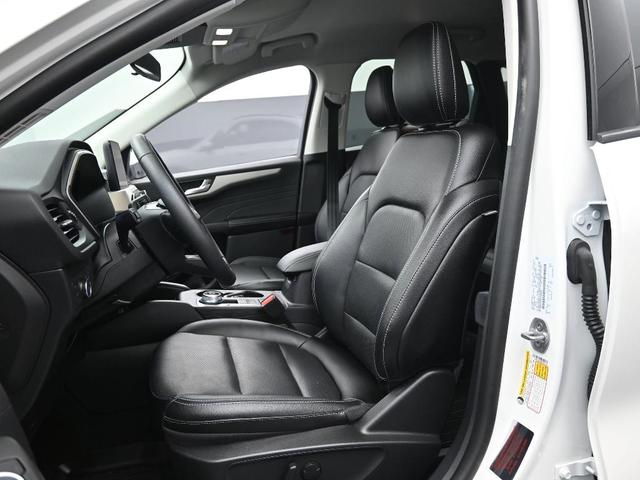 Photo of 2022 Star White Ford Escape
