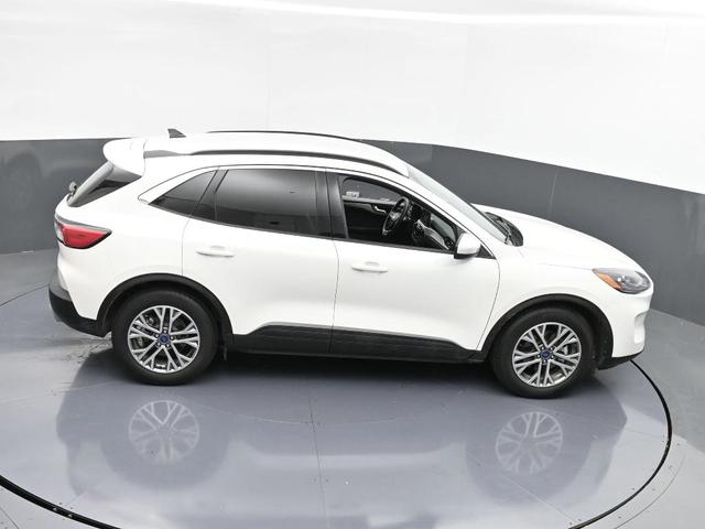 Photo of 2022 Star White Ford Escape