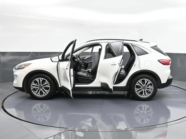 Photo of 2022 Star White Ford Escape