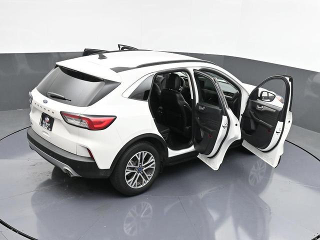 Photo of 2022 Star White Ford Escape
