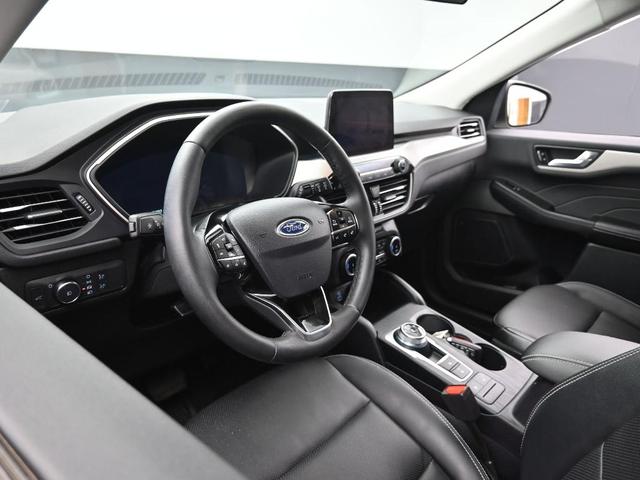 Photo of 2022 Star White Ford Escape