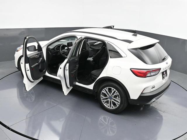 Photo of 2022 Star White Ford Escape