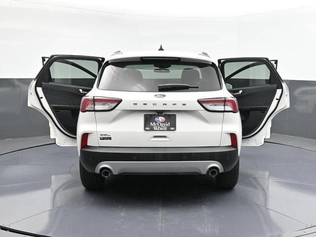 Photo of 2022 Star White Ford Escape