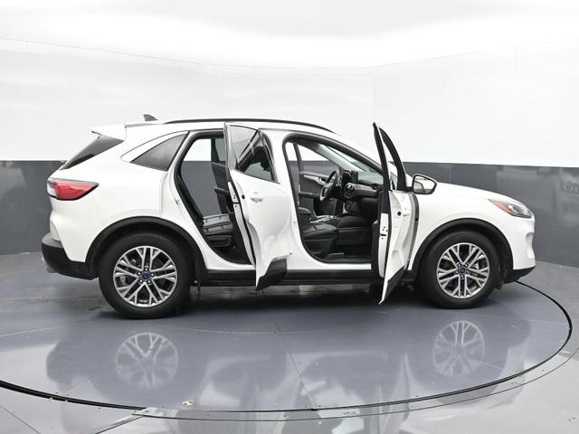 Photo of 2022 Star White Ford Escape