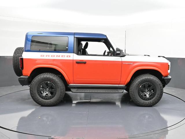 Photo of 2025 Oxford White Ford Bronco