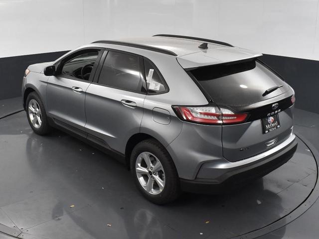 Photo of 2024 Iconic Silver Metallic Ford Edge