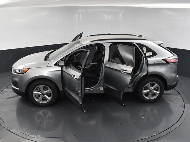 Photo of 2024 Iconic Silver Metallic Ford Edge