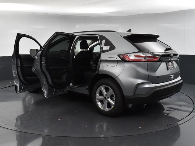 Photo of 2024 Iconic Silver Metallic Ford Edge