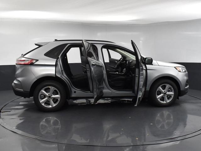 Photo of 2024 Iconic Silver Metallic Ford Edge