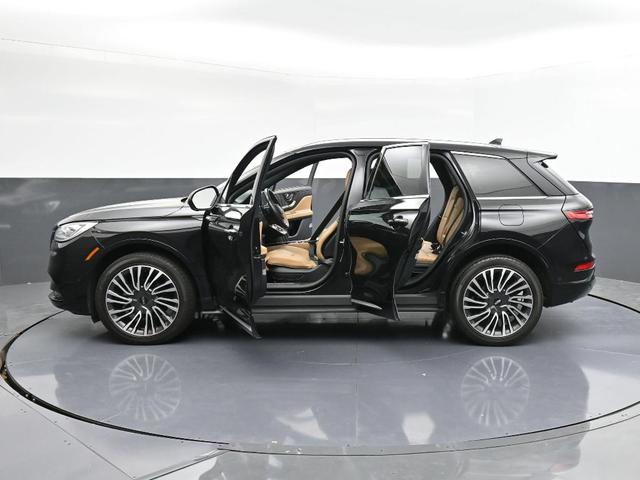 Photo of 2022 Infinite Black Metallic Lincoln Corsair