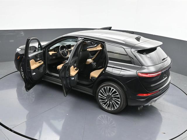 Photo of 2022 Infinite Black Metallic Lincoln Corsair