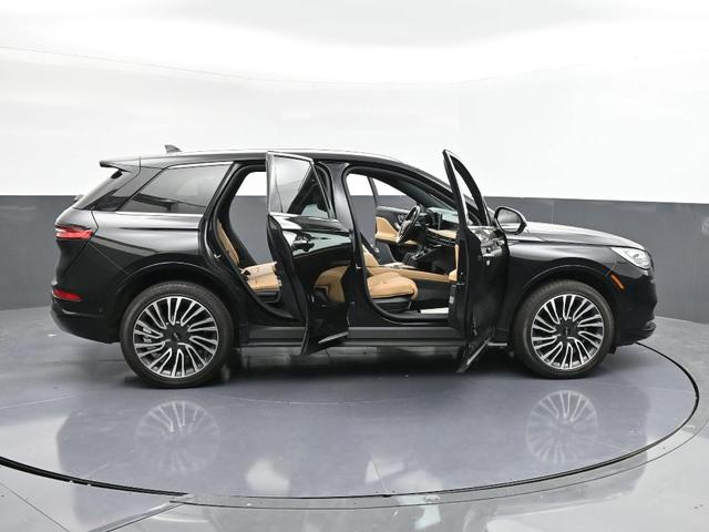 Photo of 2022 Infinite Black Metallic Lincoln Corsair
