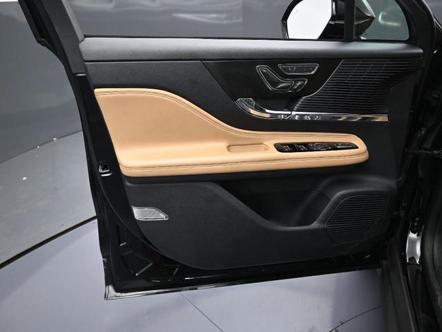 Photo of 2022 Infinite Black Metallic Lincoln Corsair