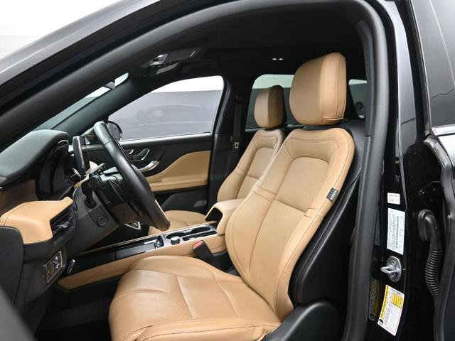 Photo of 2022 Infinite Black Metallic Lincoln Corsair