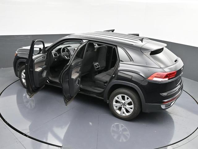Photo of 2021 Deep Black Pearl Effect Volkswagen Atlas Cross Sport