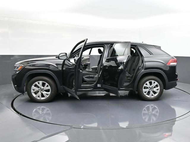 Photo of 2021 Deep Black Pearl Effect Volkswagen Atlas Cross Sport