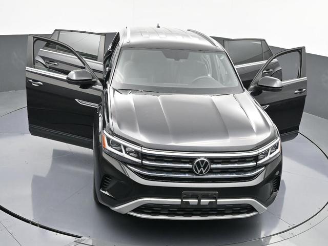 Photo of 2021 Deep Black Pearl Effect Volkswagen Atlas Cross Sport
