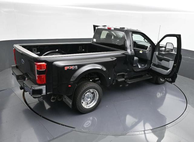 Photo of 2025 Agate Black Metallic Ford F-450