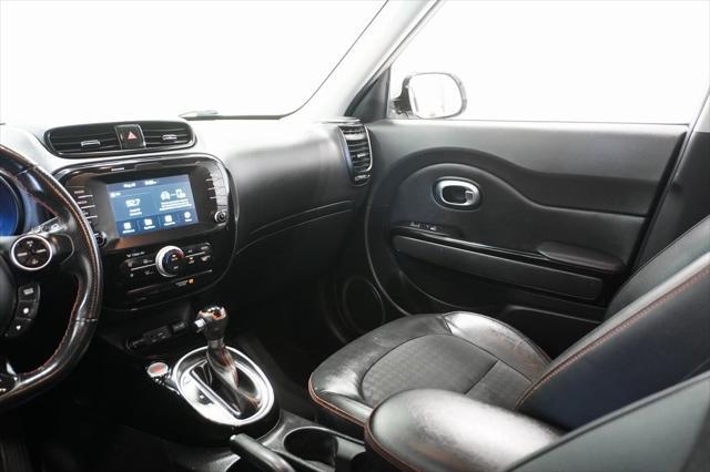 Photo of 2018 Bright Silver Kia Soul