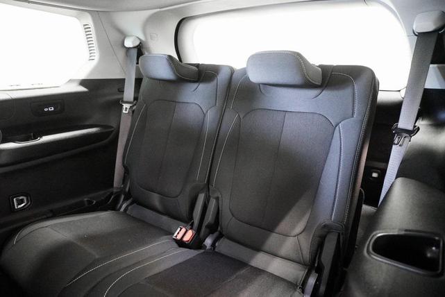 Photo of 2023 Diamond Black Crystal Pearlcoat Jeep Grand Cherokee L