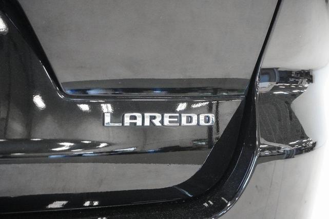Photo of 2023 Diamond Black Crystal Pearlcoat Jeep Grand Cherokee L