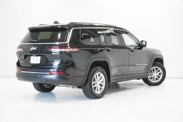 Photo of 2023 Diamond Black Crystal Pearlcoat Jeep Grand Cherokee L