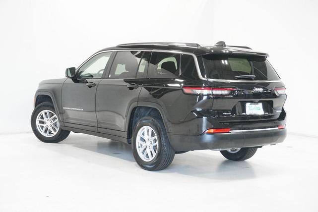 Photo of 2023 Diamond Black Crystal Pearlcoat Jeep Grand Cherokee L