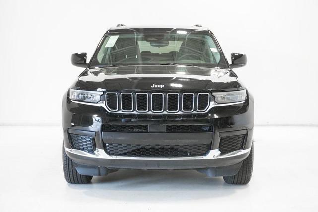 Photo of 2023 Diamond Black Crystal Pearlcoat Jeep Grand Cherokee L
