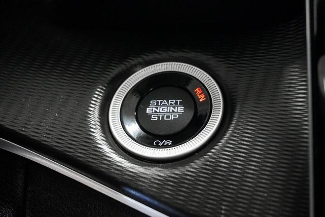 Photo of 2023 Diamond Black Crystal Pearlcoat Jeep Grand Cherokee L