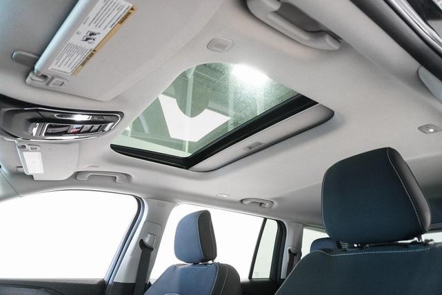 Photo of 2023 Diamond Black Crystal Pearlcoat Jeep Grand Cherokee L