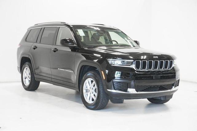 Photo of 2023 Diamond Black Crystal Pearlcoat Jeep Grand Cherokee L