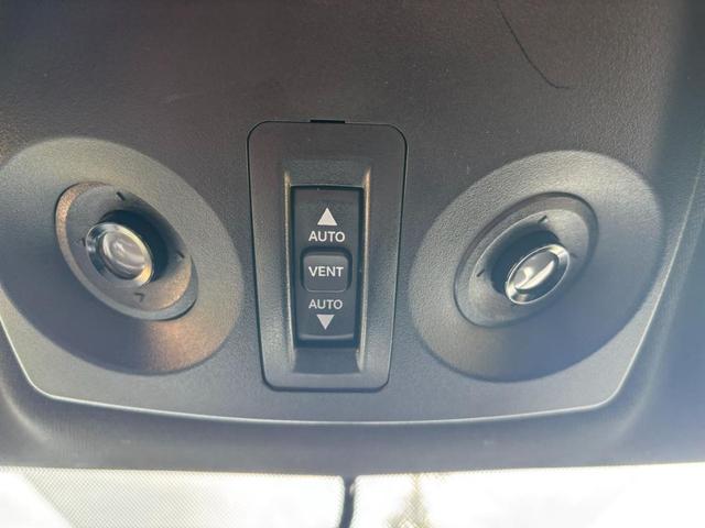 Photo of 2012 Black Clearcoat Chrysler 200