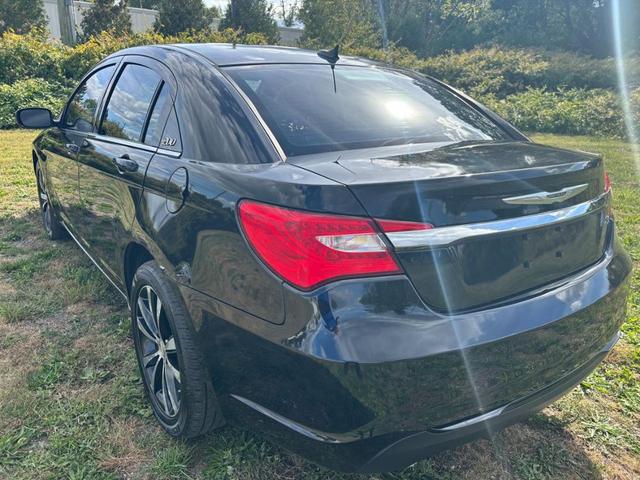 Photo of 2012 Black Clearcoat Chrysler 200