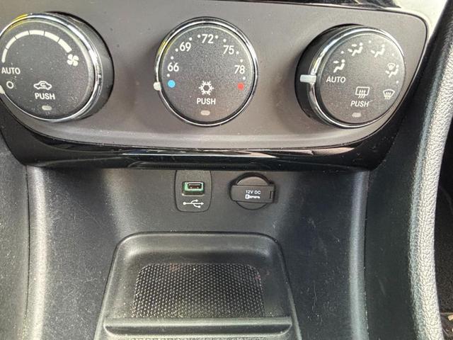 Photo of 2012 Black Clearcoat Chrysler 200