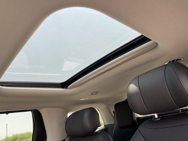 Photo of 2025 Panthera Metal Kia Carnival Hybrid