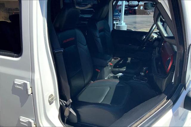 Photo of 2020 Bright White Clearcoat Jeep Gladiator