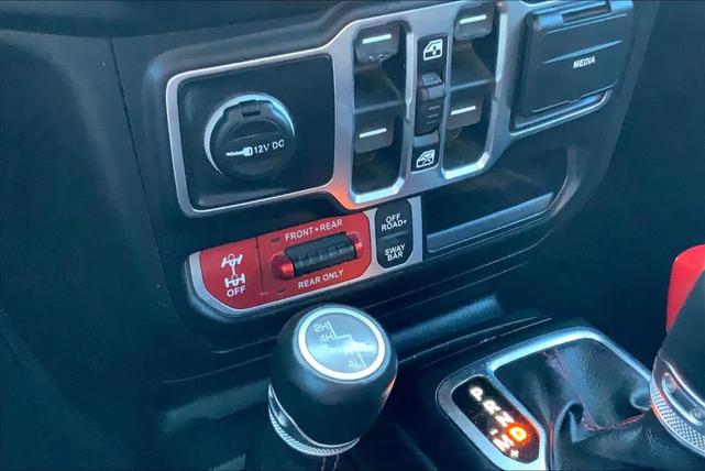 Photo of 2020 Bright White Clearcoat Jeep Gladiator