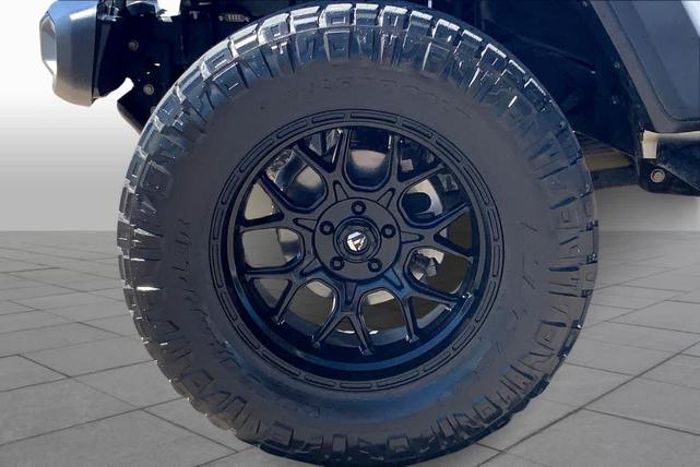 Photo of 2020 Bright White Clearcoat Jeep Gladiator
