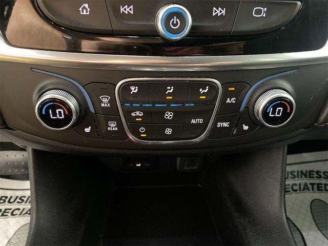 Photo of 2019 Summit White Chevrolet Traverse