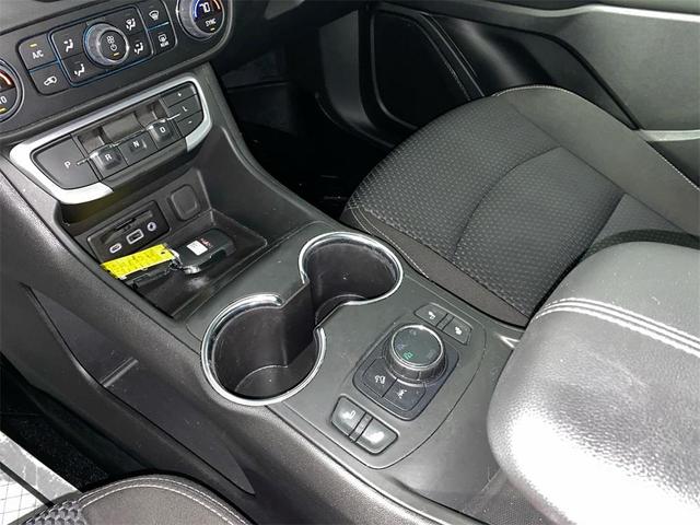 Photo of 2023 Summit White GMC Terrain