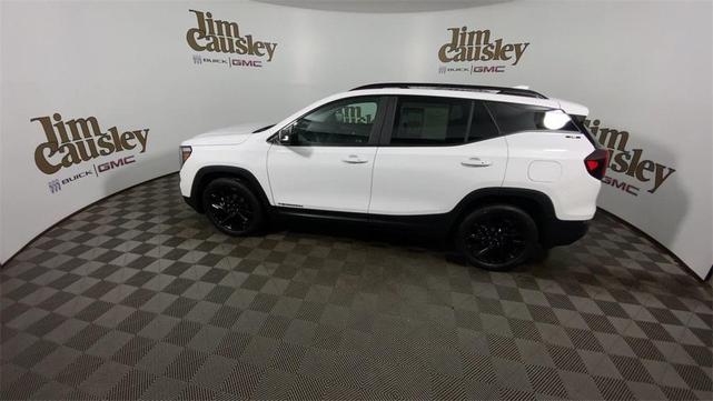 Photo of 2023 Summit White GMC Terrain