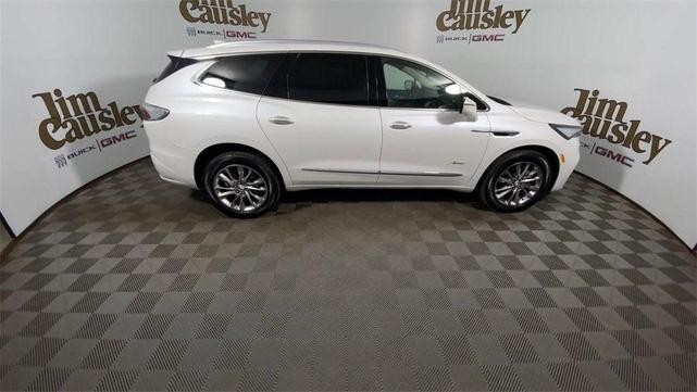 Photo of 2023 White Frost Tricoat Buick Enclave