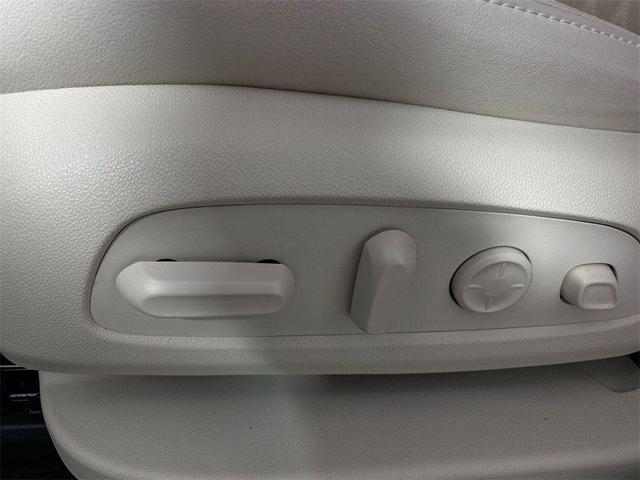 Photo of 2023 White Frost Tricoat Buick Enclave