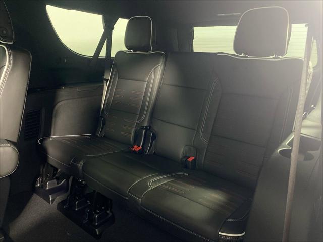 Photo of 2025 Summit White GMC Yukon XL