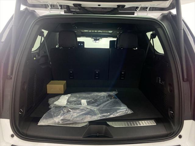 Photo of 2025 Summit White GMC Yukon XL