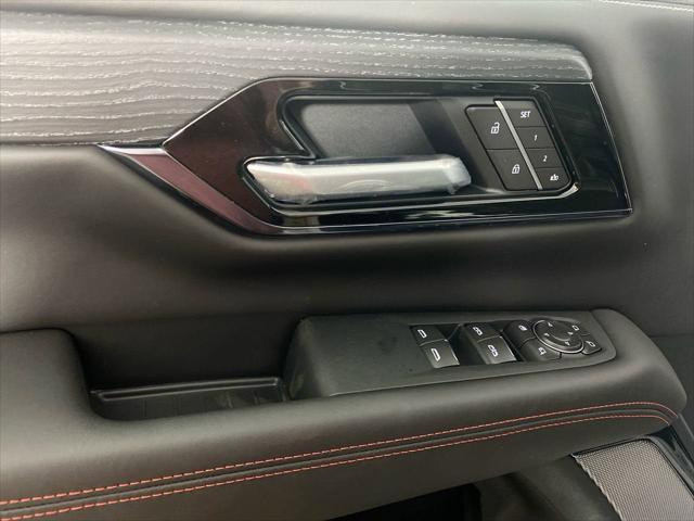 Photo of 2025 Summit White GMC Yukon XL