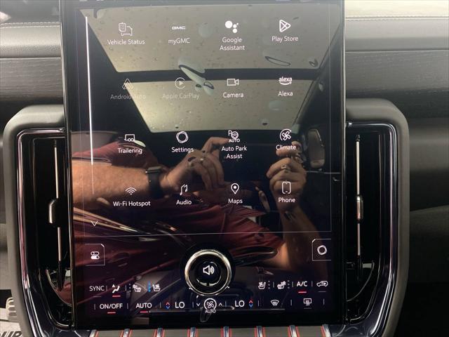 Photo of 2025 Summit White GMC Yukon XL